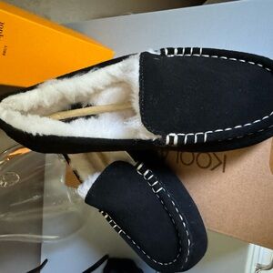 Koolaburra by UGG slippers/loafers